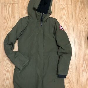 Canda Goose Victoria Heritage Parka olive green Xs small